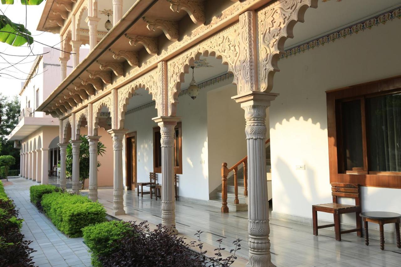Hotel Sunbird Bharatpur Zewnętrze zdjęcie