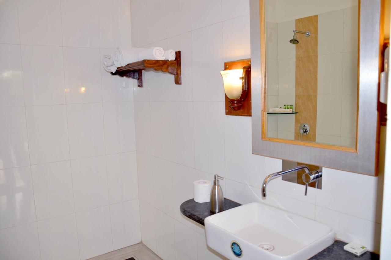 Hotel Sunbird Bharatpur Zewnętrze zdjęcie