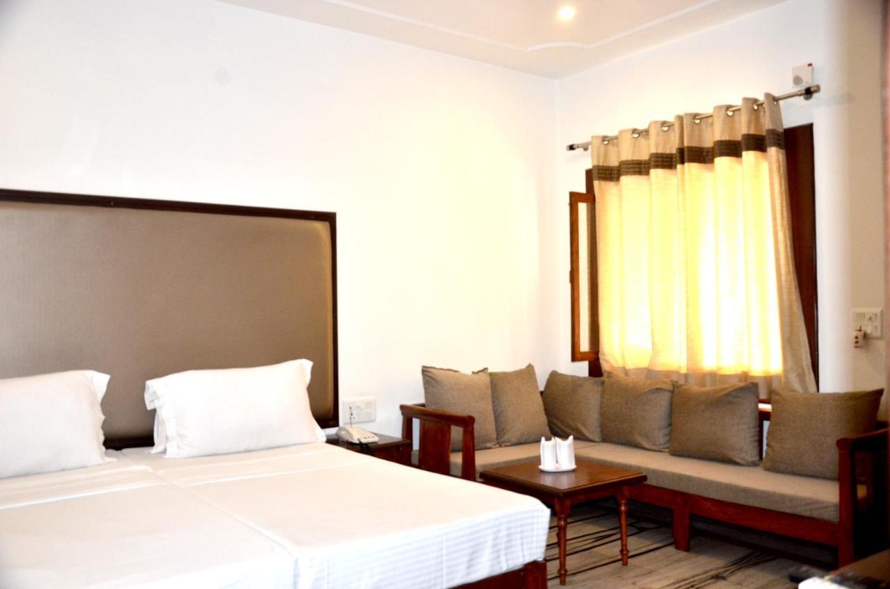Hotel Sunbird Bharatpur Zewnętrze zdjęcie