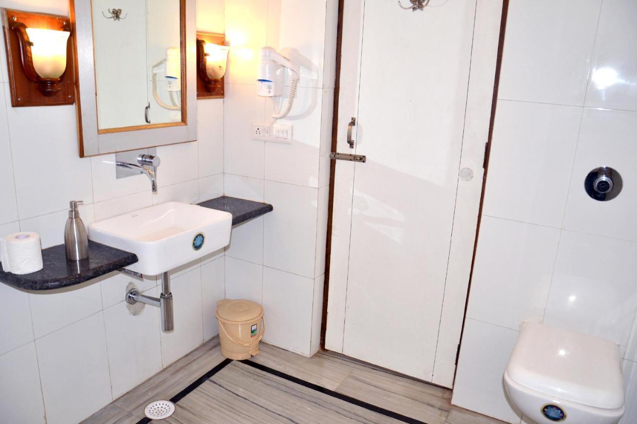Hotel Sunbird Bharatpur Zewnętrze zdjęcie