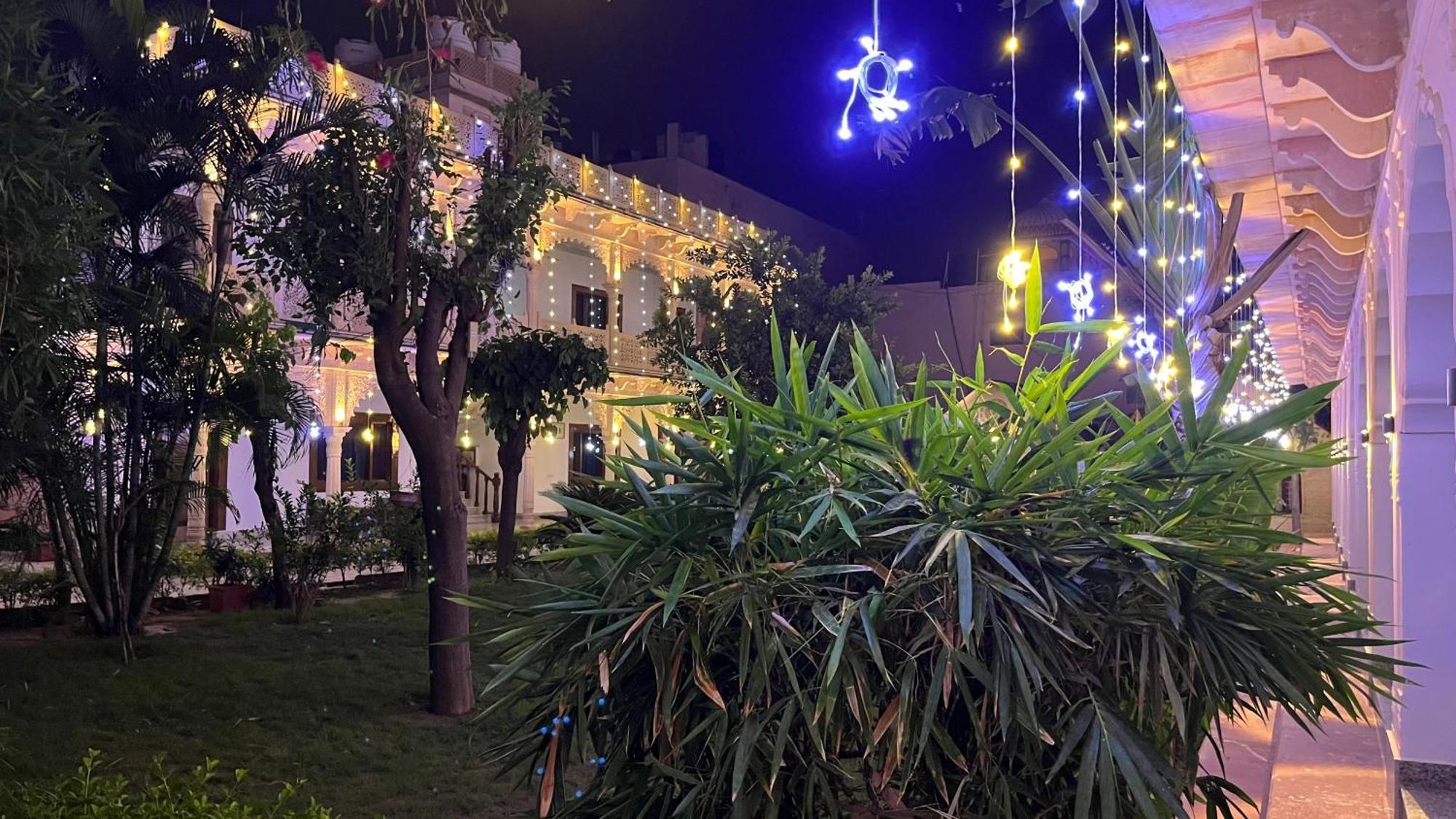 Hotel Sunbird Bharatpur Zewnętrze zdjęcie