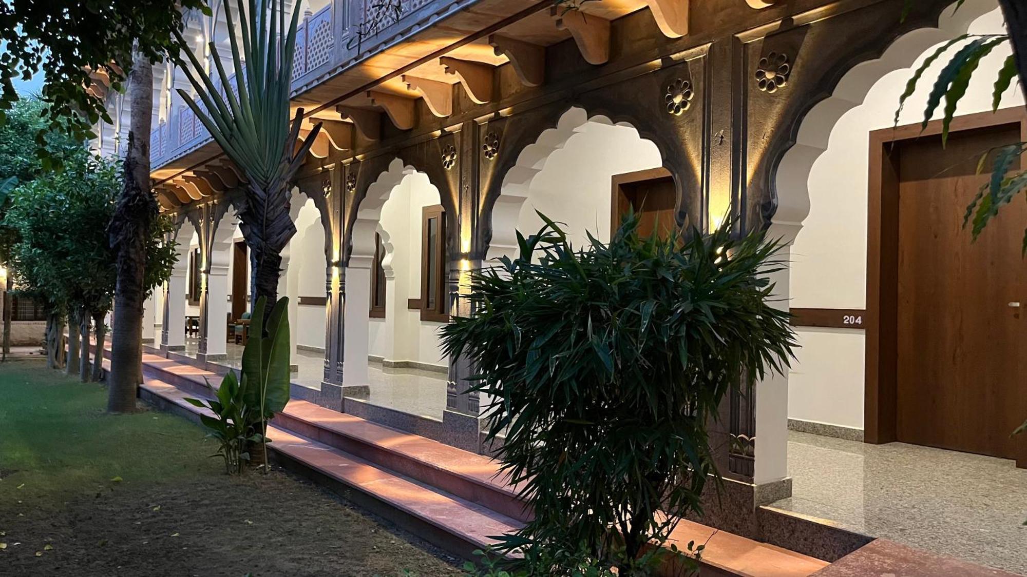 Hotel Sunbird Bharatpur Zewnętrze zdjęcie