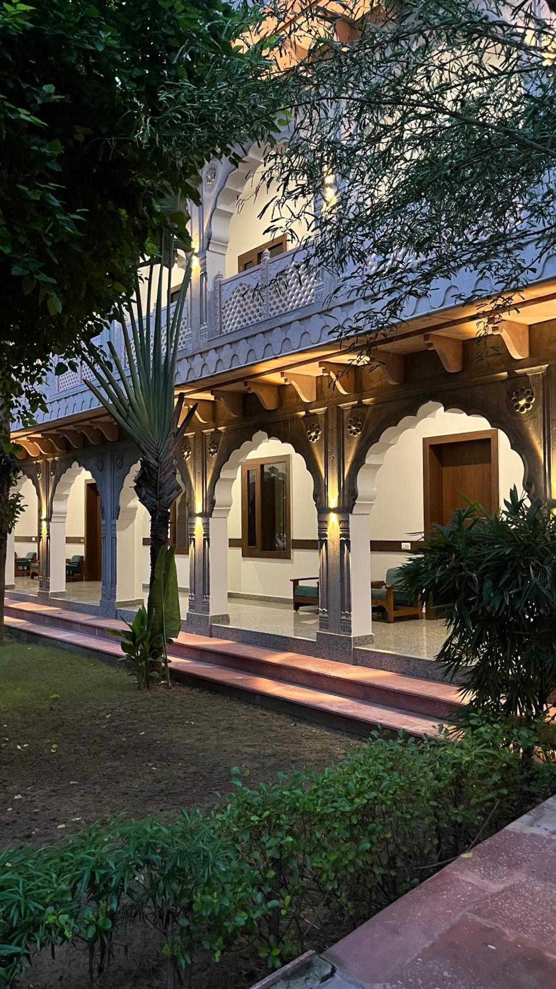 Hotel Sunbird Bharatpur Zewnętrze zdjęcie