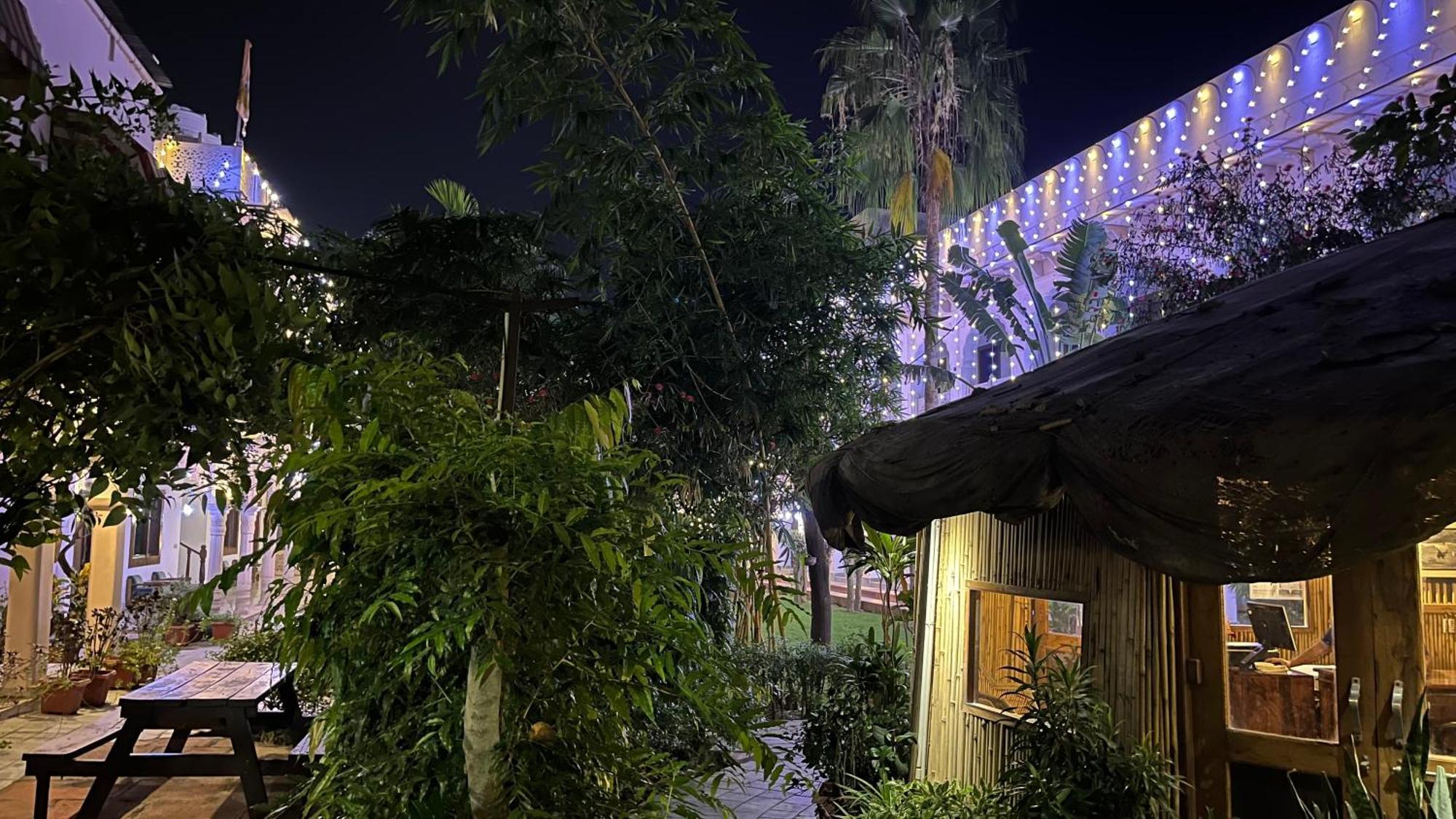 Hotel Sunbird Bharatpur Zewnętrze zdjęcie
