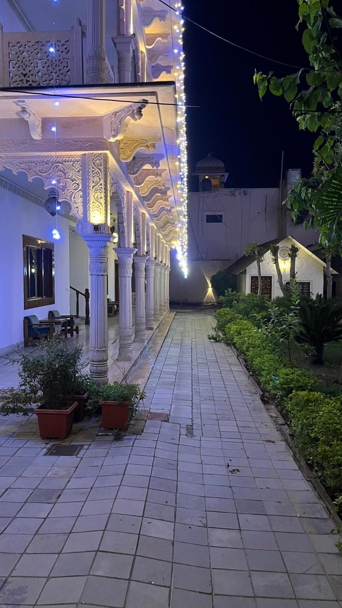Hotel Sunbird Bharatpur Zewnętrze zdjęcie