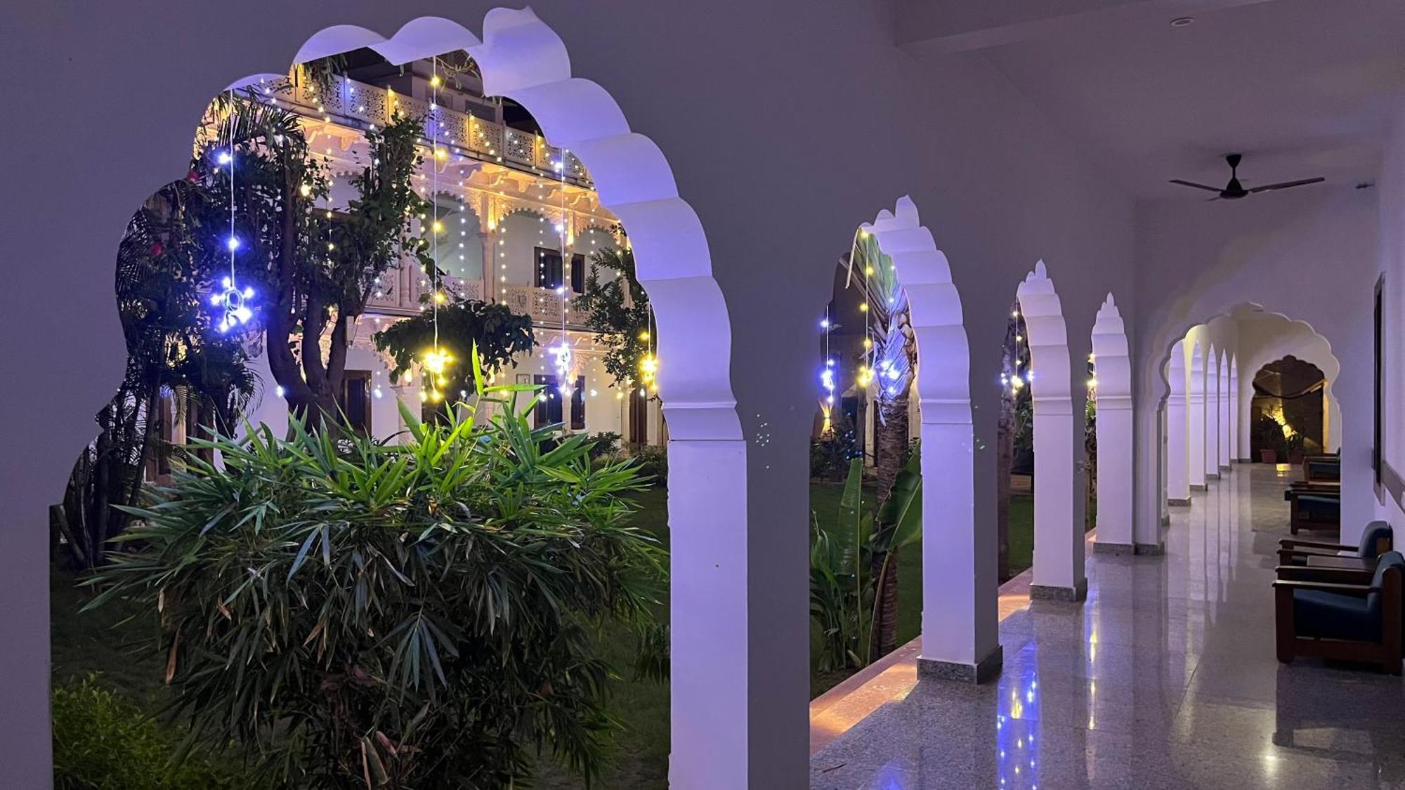 Hotel Sunbird Bharatpur Zewnętrze zdjęcie