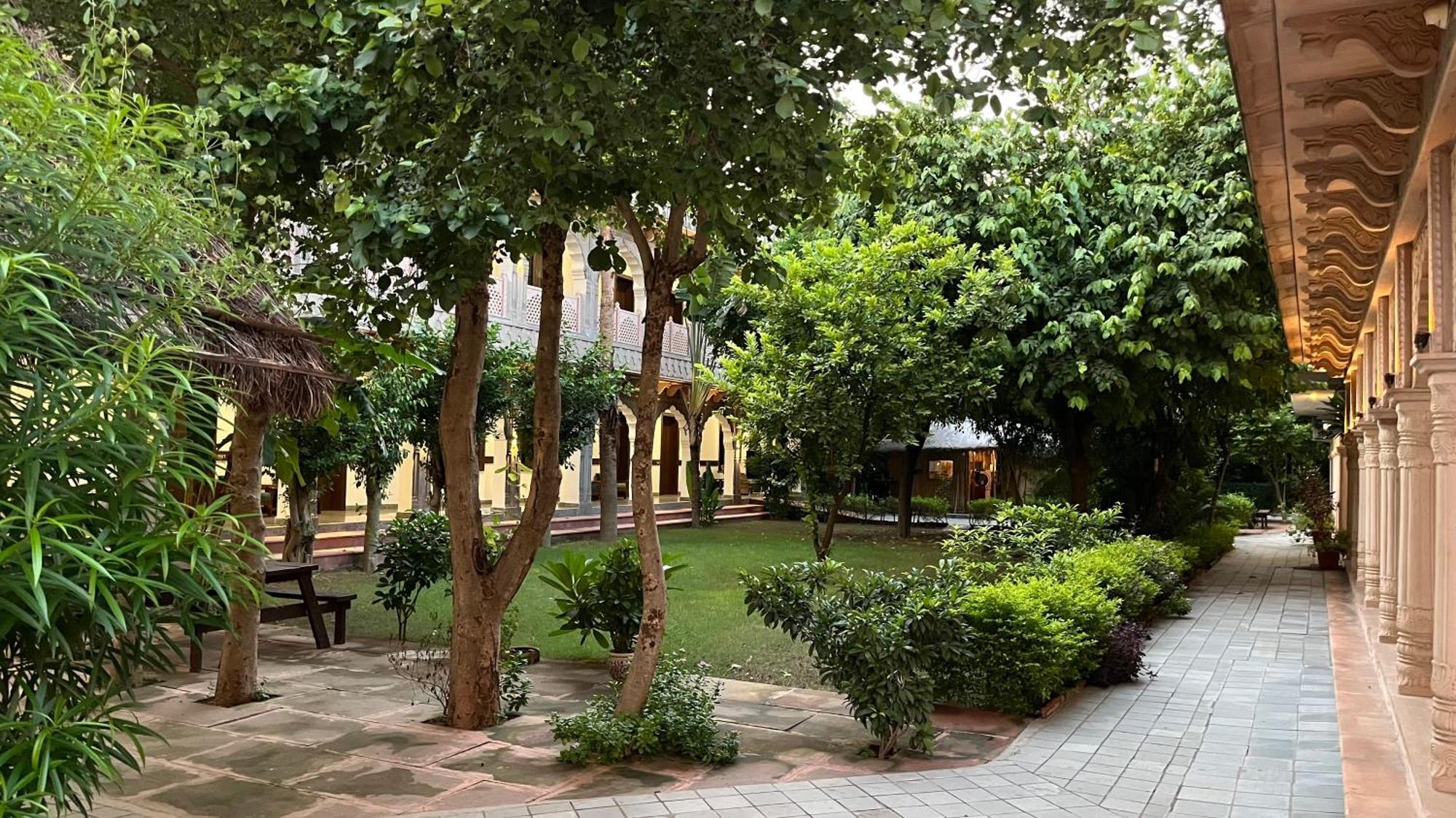 Hotel Sunbird Bharatpur Zewnętrze zdjęcie