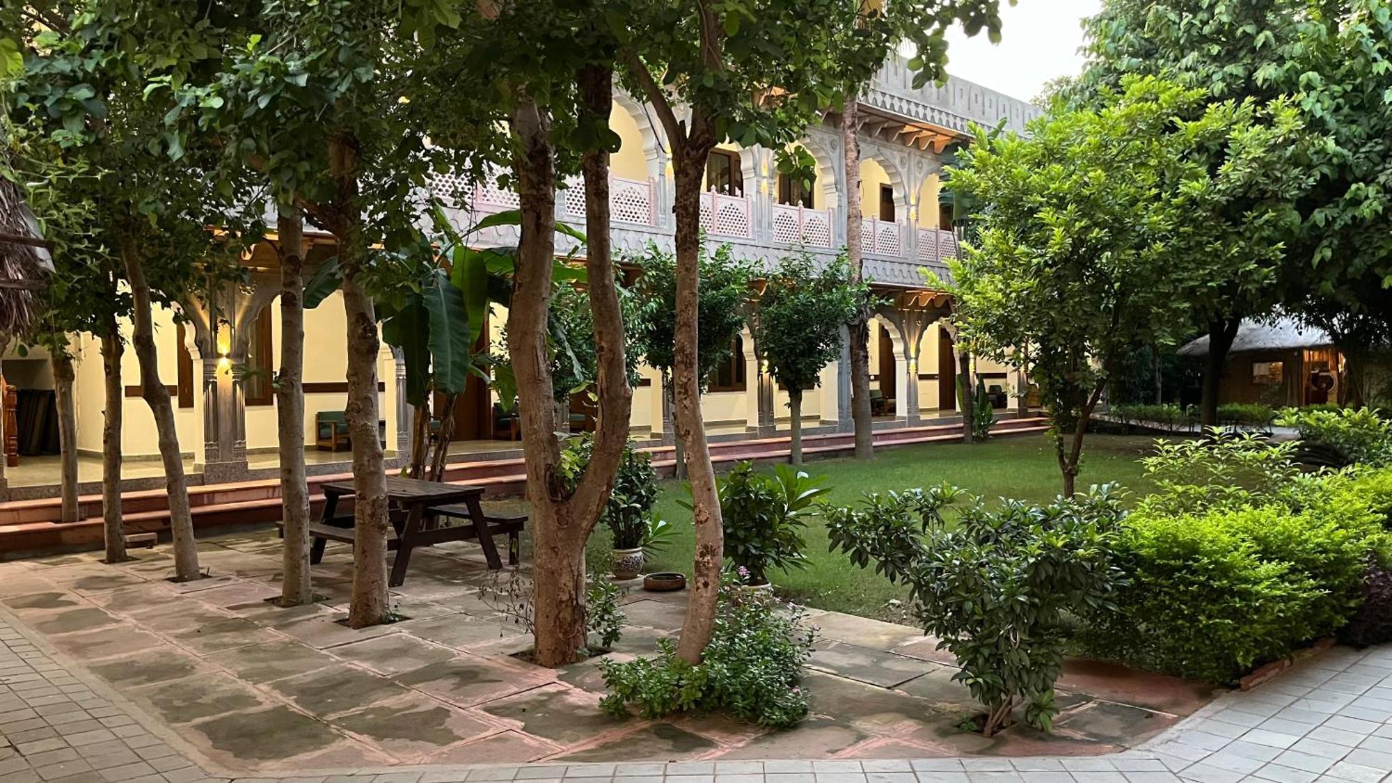 Hotel Sunbird Bharatpur Zewnętrze zdjęcie