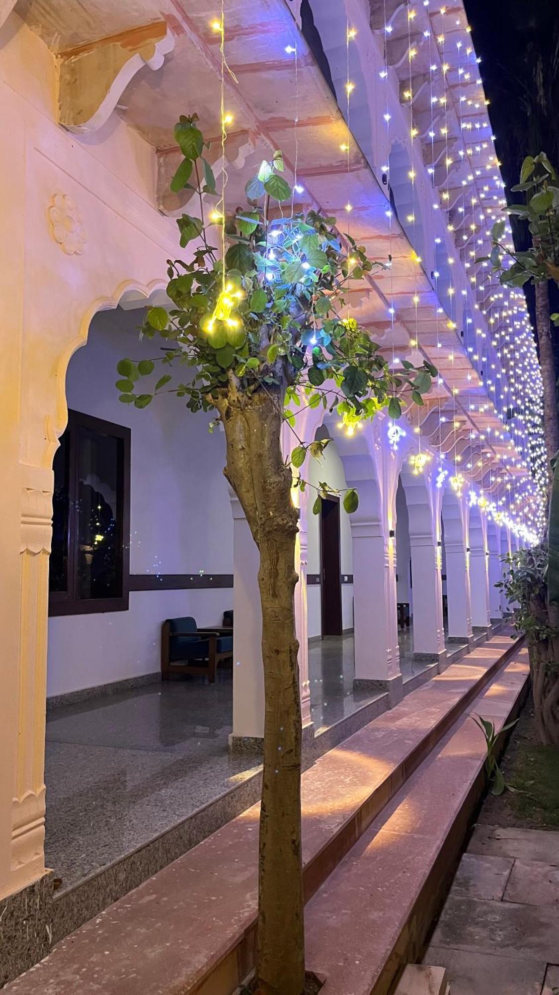 Hotel Sunbird Bharatpur Zewnętrze zdjęcie