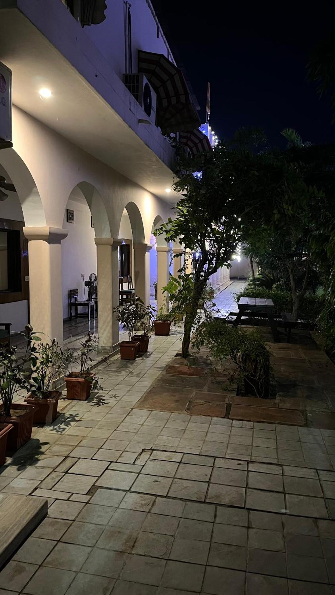 Hotel Sunbird Bharatpur Zewnętrze zdjęcie